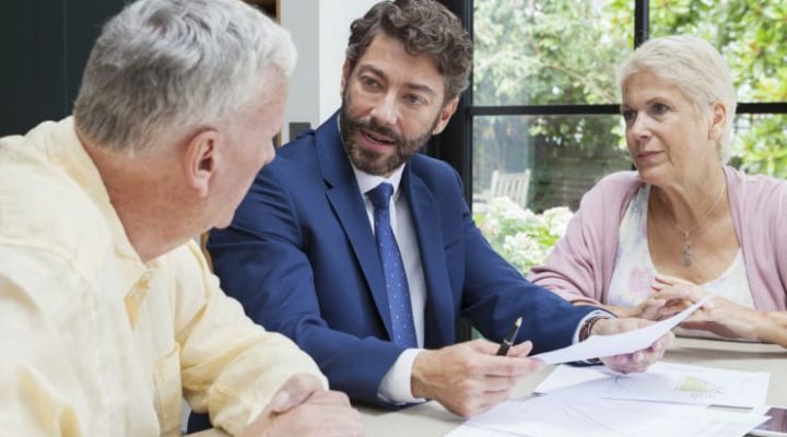 Broker-dealer-old-couple